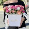 7 нежных кустовых и пионовидных роз в коробке MIX